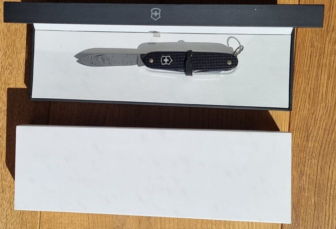 Victorinox Coltelli tascabile: Victorinox Limited Edition 2010 Damast – Nuovo e nell'imballaggio originale da Unterägeri venduto da Albi1975 1