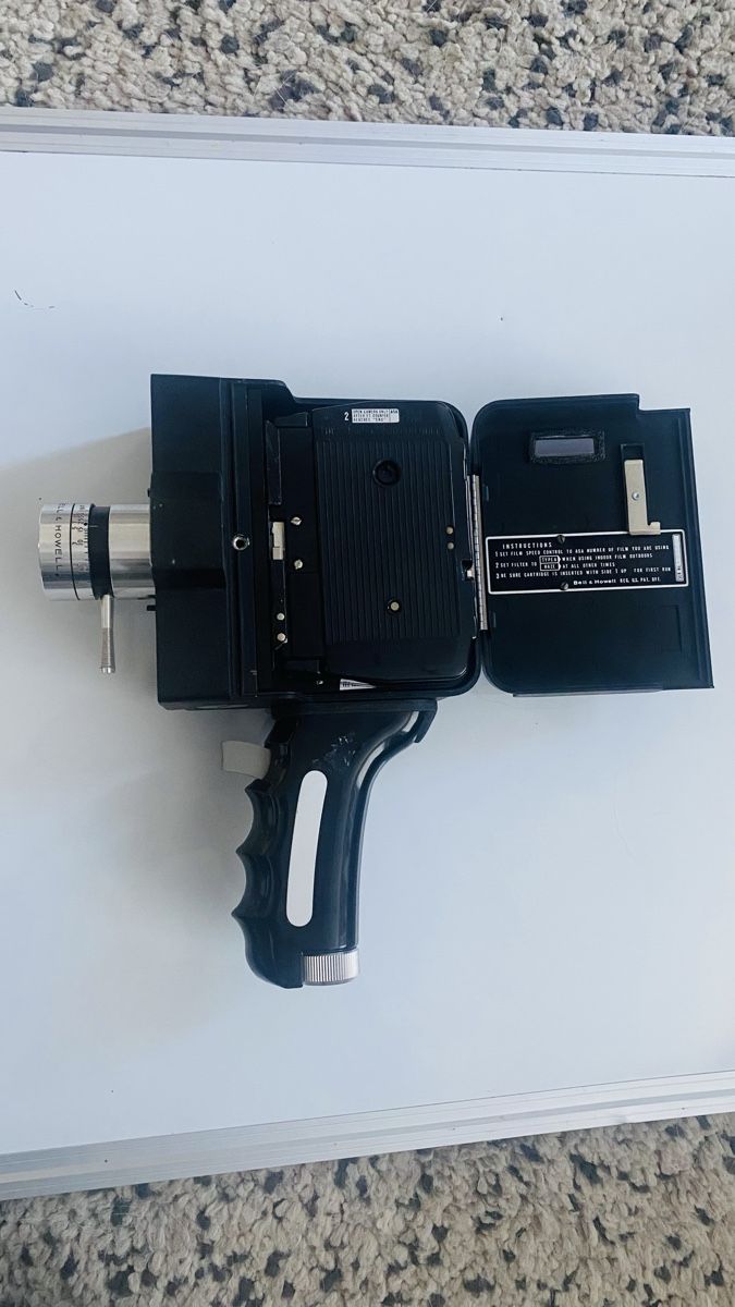 Videocamere: Bell & Howell Autoload Filmkamera - Ein Klassiker! – Usato da Wädenswil venduto da YDHYDEAT 3