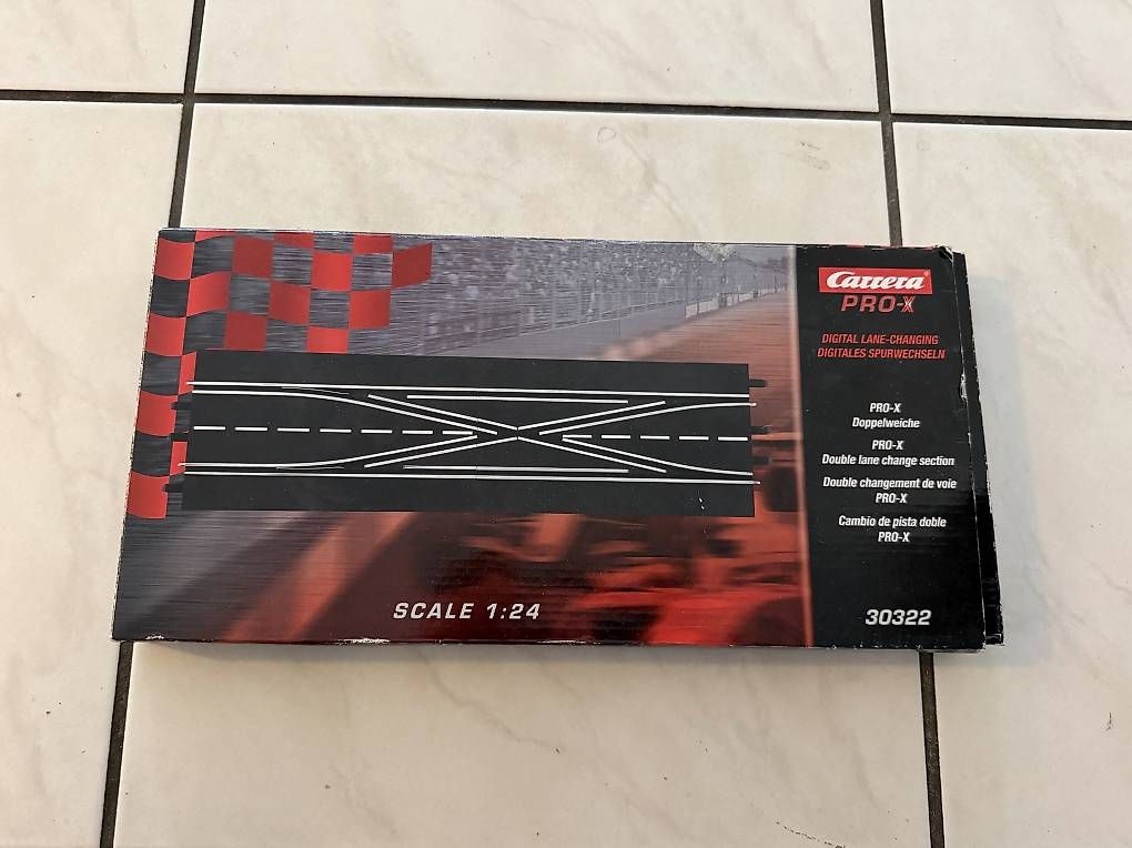 Modelleisenbahnen: Carrera Pro-X Doppelweiche – Gebraucht aus Bäch SZ von Captein