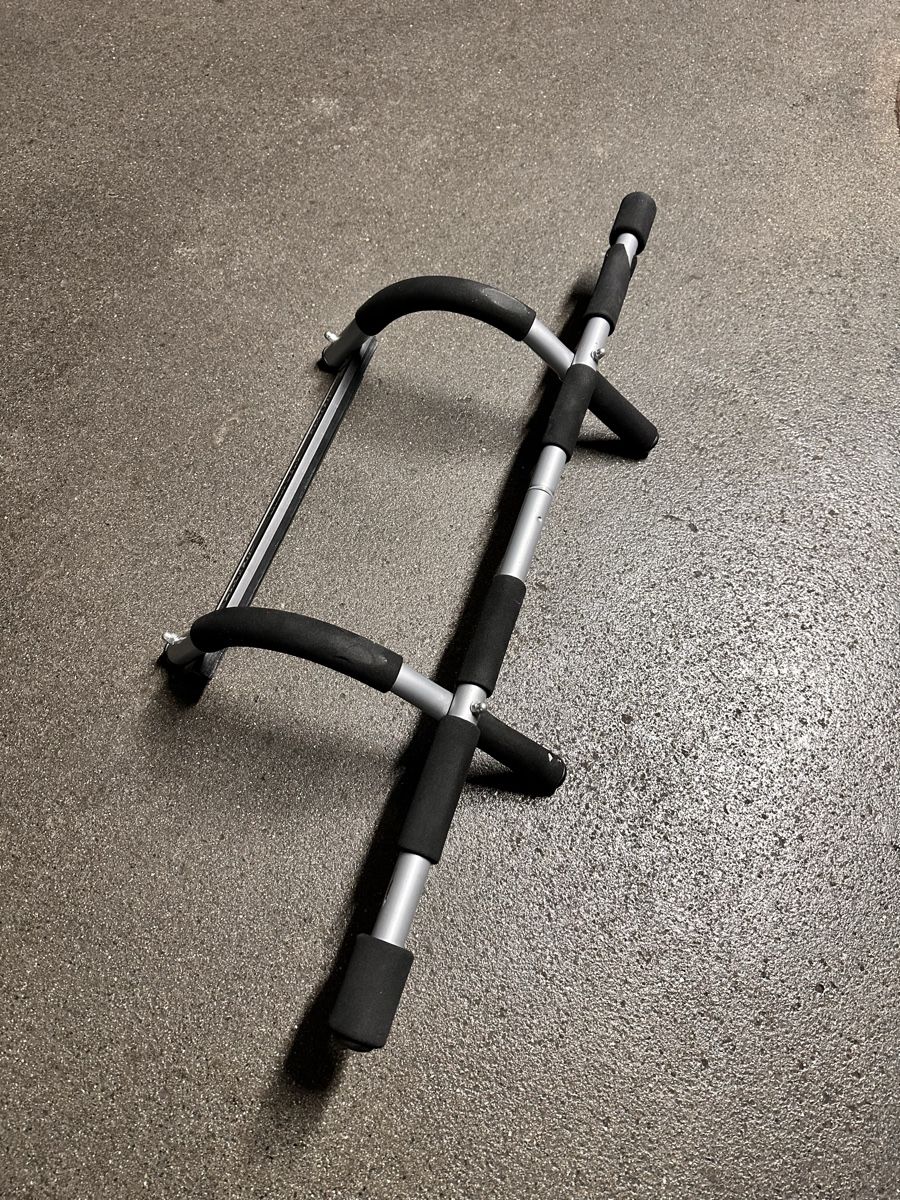 Hometrainer: Maxstore Klimmzugstange Multifunktionales Türreck – Usato da Kriens venduto da saleworld 1