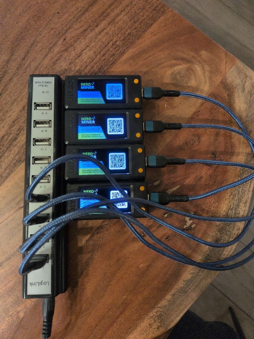 Nerdminer Coin Miner: Nerdminer 4 Stück inkl. USB Hub – Gebraucht aus Hildisrieden von schumsung