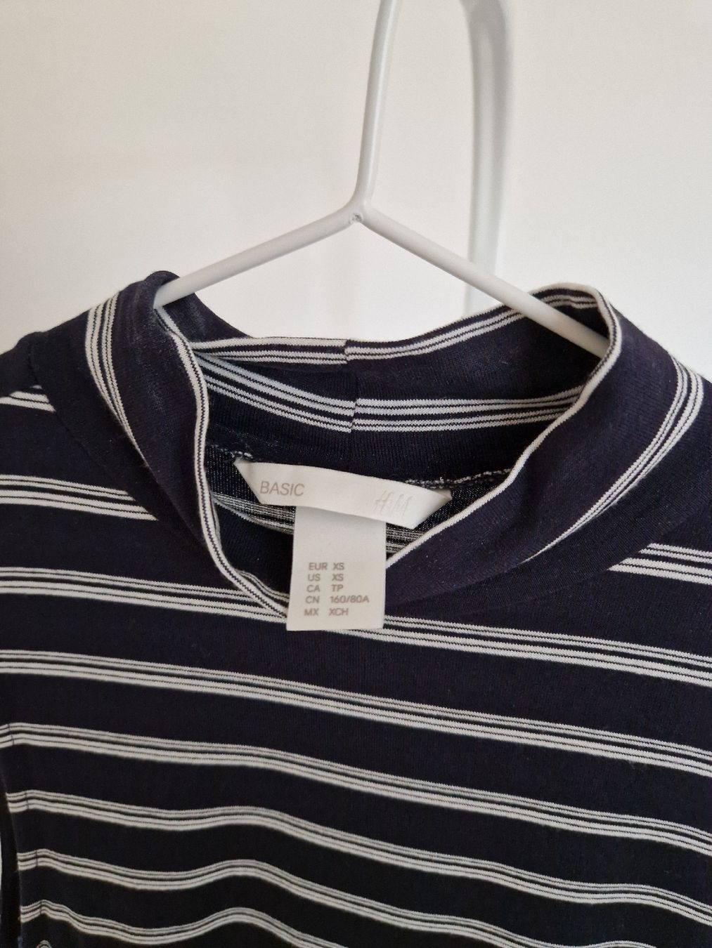 H&M Top: Gestreiftes Mockneck Top von H&M – Nuovo (secondo la descrizione) da Samstagern venduto da DatJulie 1