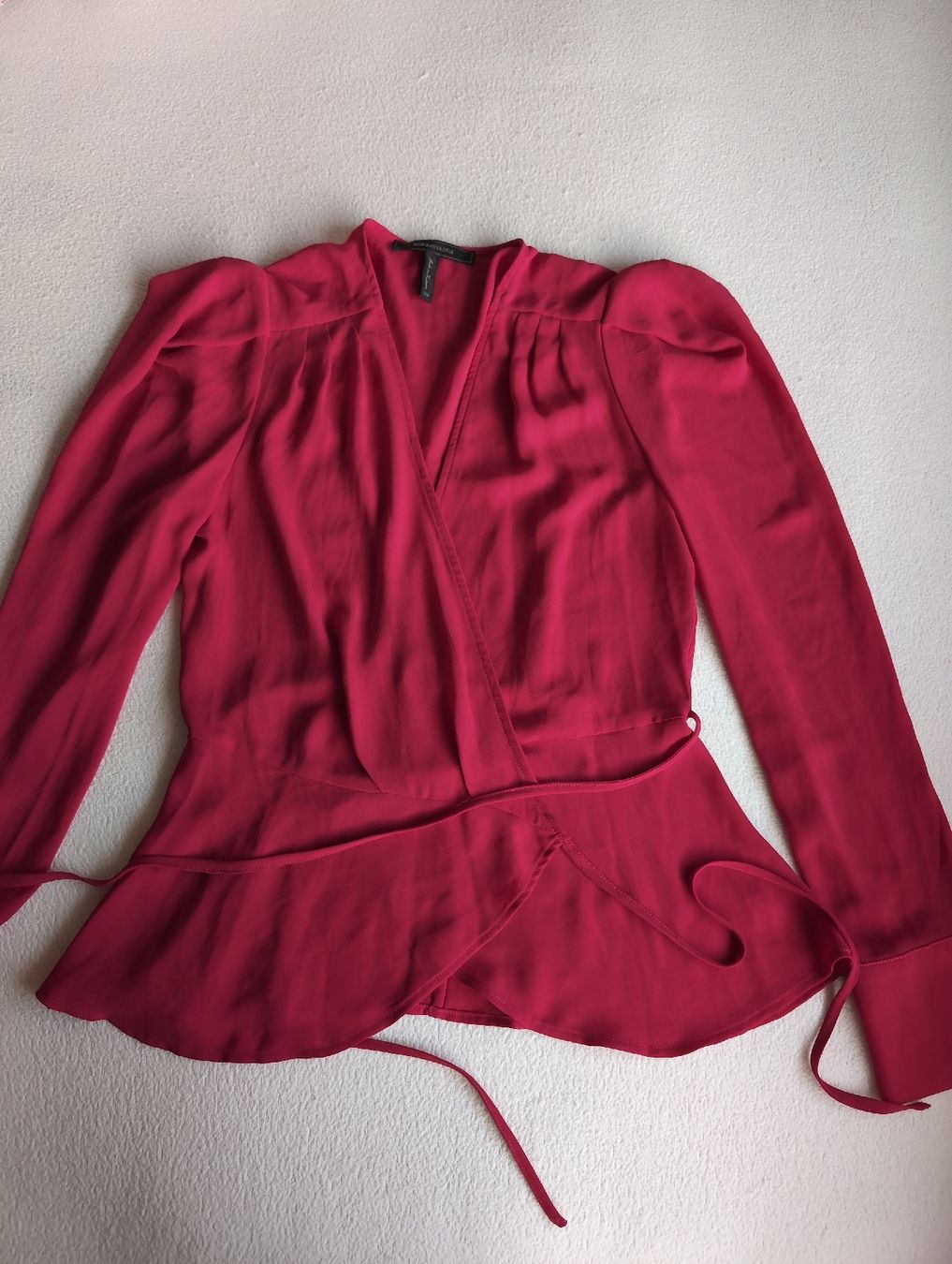 Camicette: BCBGMAXAZRIA Raspberry Wrap Blouse, Size XS, Summer/Spring! – Usato da Glis venduto da livespringly 1