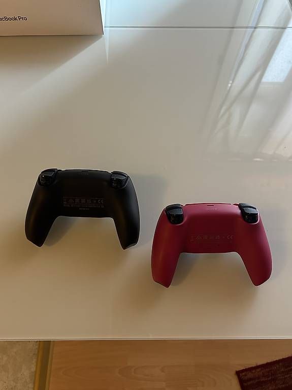 Controller: 2x PS Dualsense Controller mit Ladestation – Gebraucht aus Müllheim Dorf von castor29 3