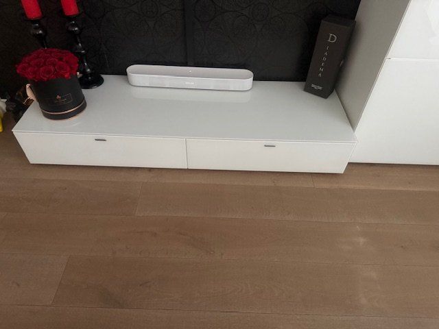 Interio Mobili TV: Lowboard weiss mit Glas – Usato da Ostermundigen venduto da gab_zx9f