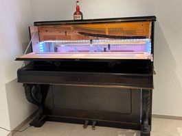 Exklusive, handgefertigte Hausbar aus altem Klavier