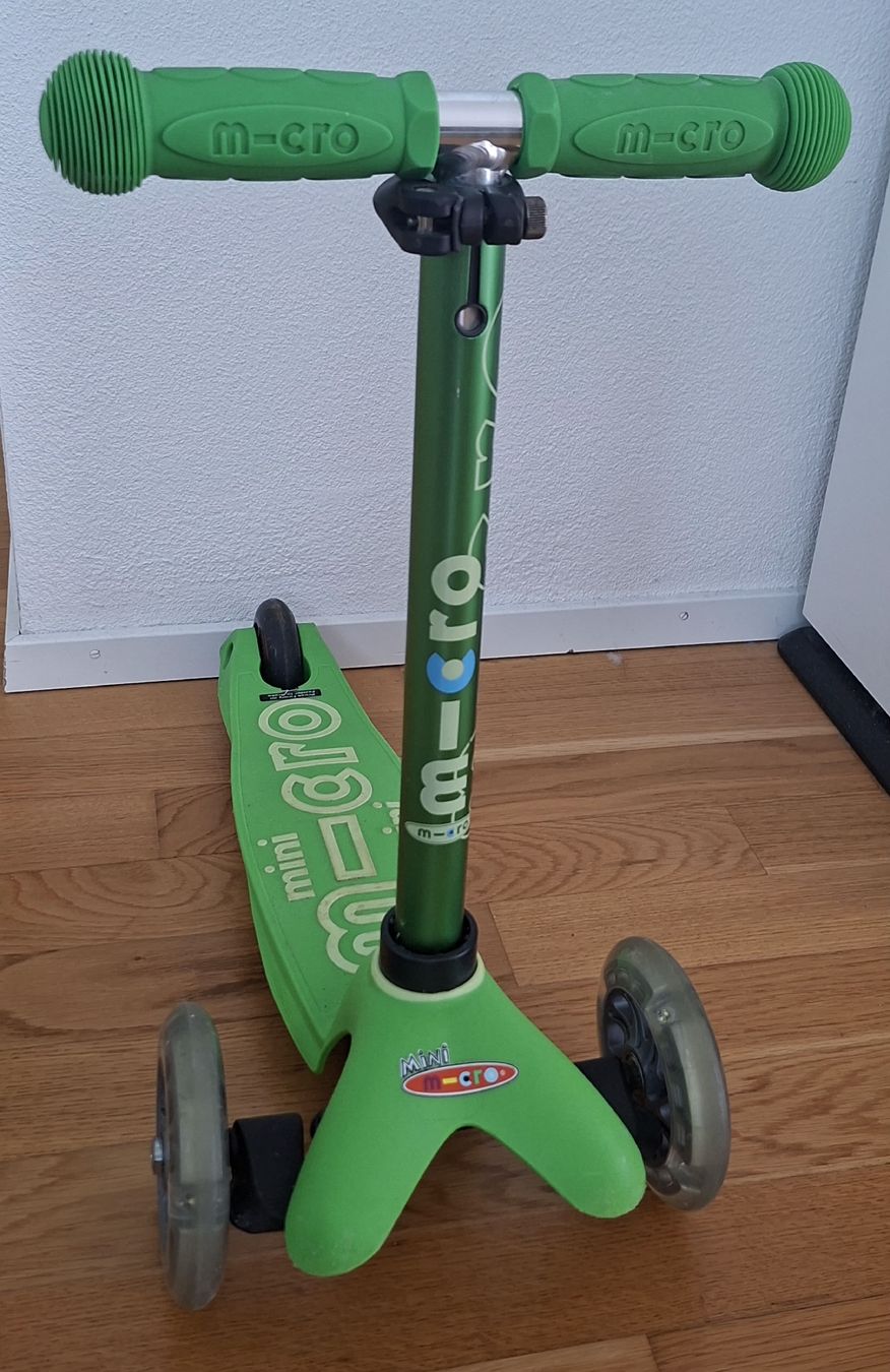 Micro Veicoli per bambini: Kinder Roller & Scooter MICRO Mini Deluxe LED – Usato da Neuenegg venduto da peter15081977