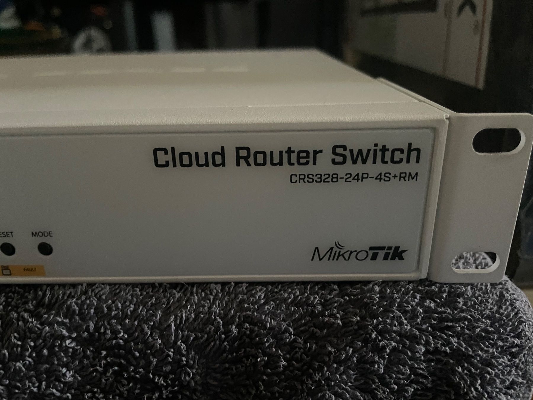 Mikrotik Modem & Router: MikroTik Cloud Router Switch CRS328-24P-4S+RM – Usato da Wünnewil venduto da 2day 1