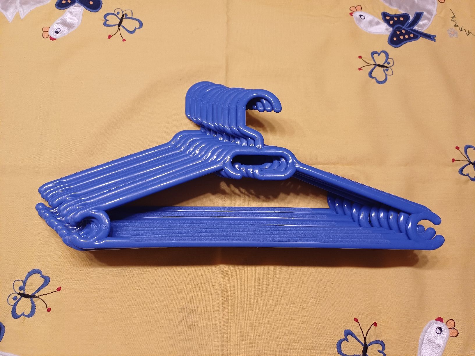 Appendiabiti: Blaue Kleiderbügel, 10 Stk., Kindergrösse – Usato da Röschenz venduto da mat_w9rm