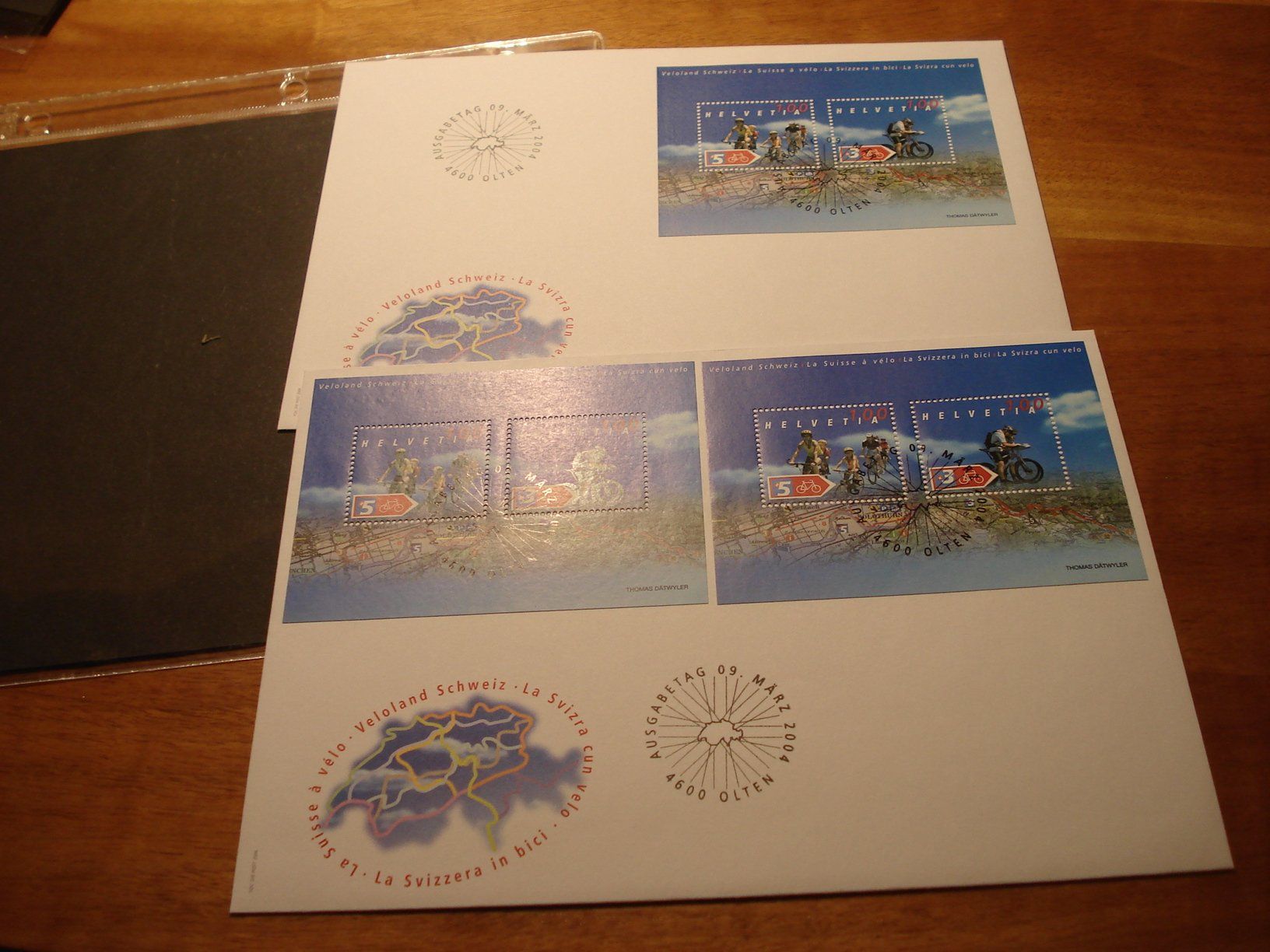 Tous les timbres: Block Veloland Schweiz 2004, 2 FDC, 2 versch. Farben – D'occasion à Niederwil AG par morostahu 1