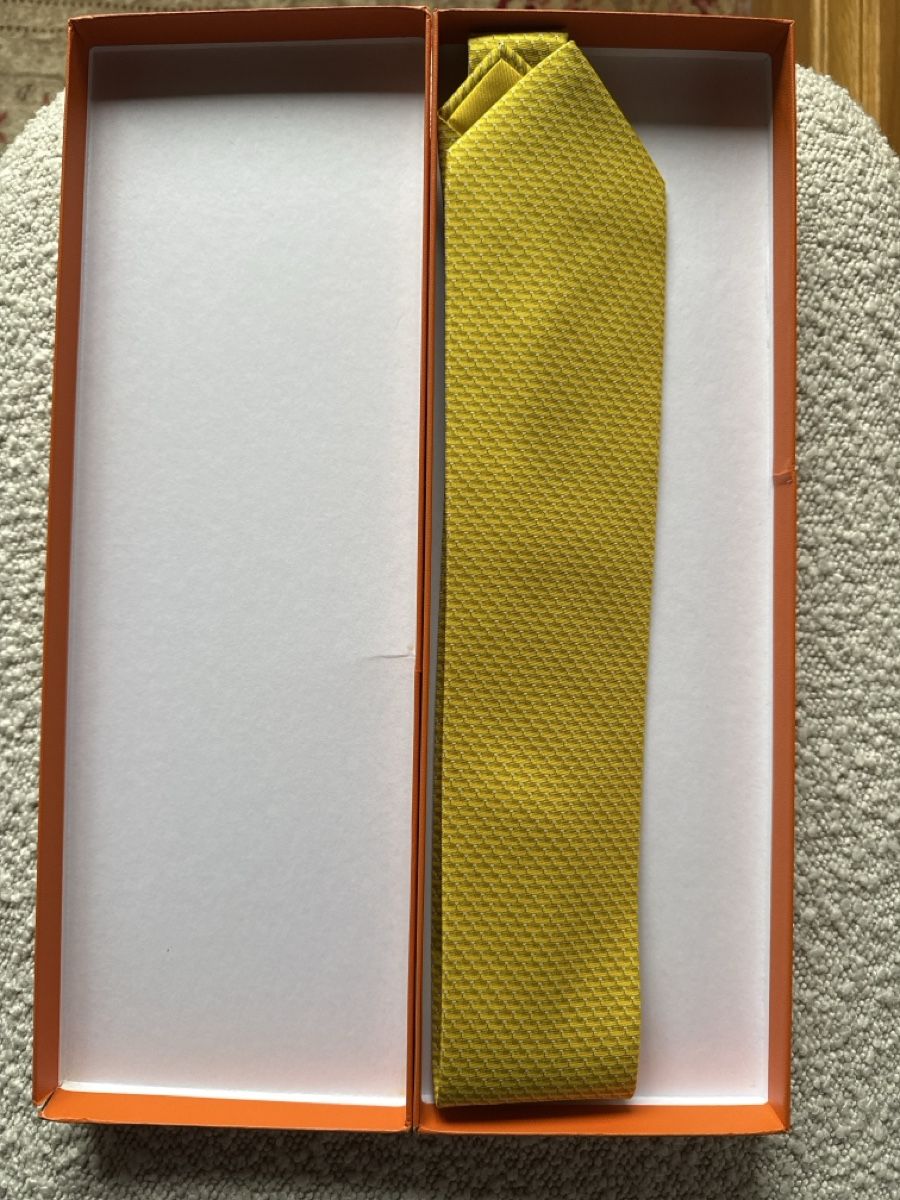 Hermès Cravatte: Brand new Hermes Silk tie - Yellow – Nuovo e nell'imballaggio originale da Pfaffhausen venduto da nad_s69y 1