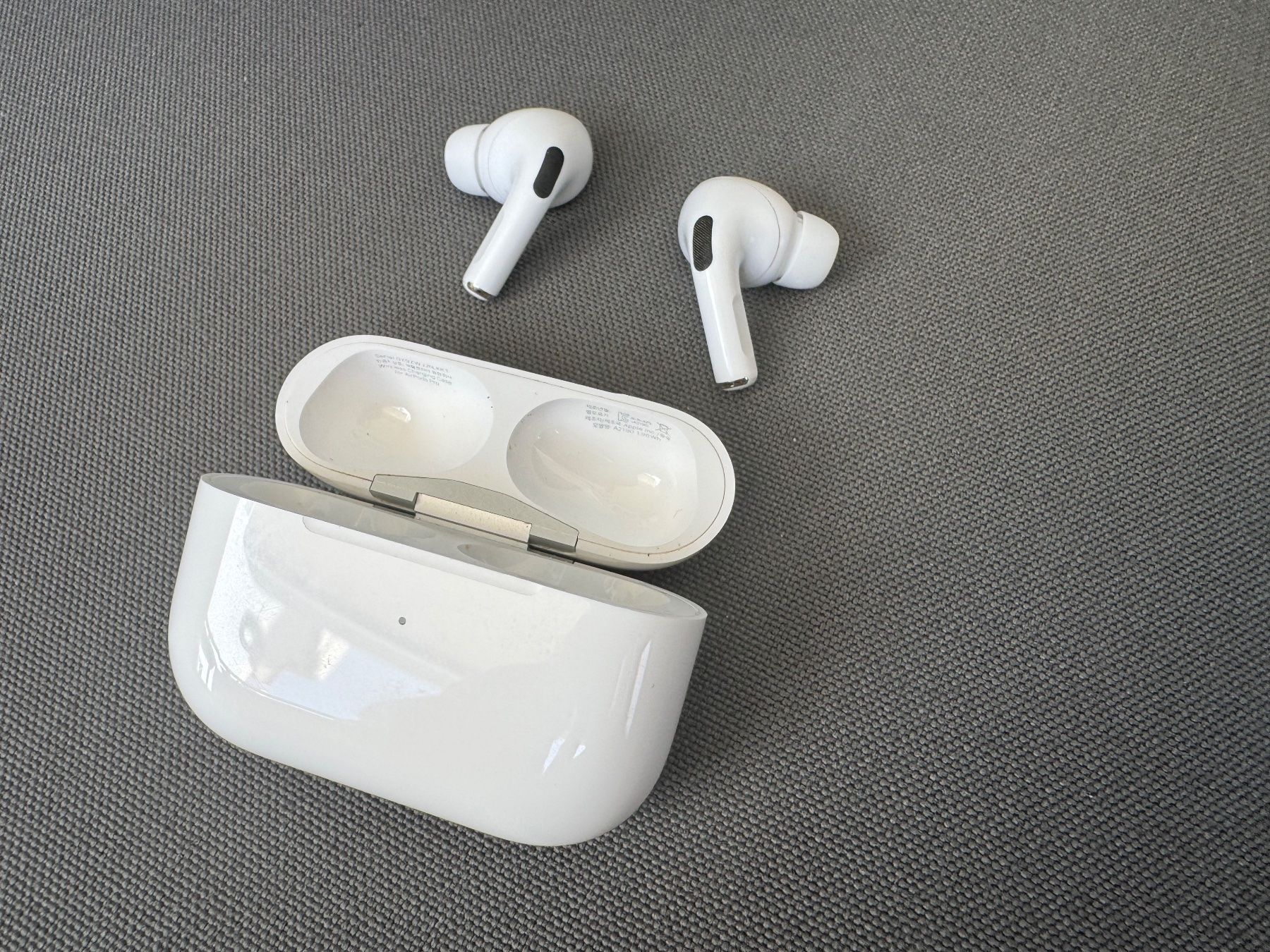 Apple Cuffie: Apple AirPods Pro – Usato da Lausanne venduto da Denis- 6