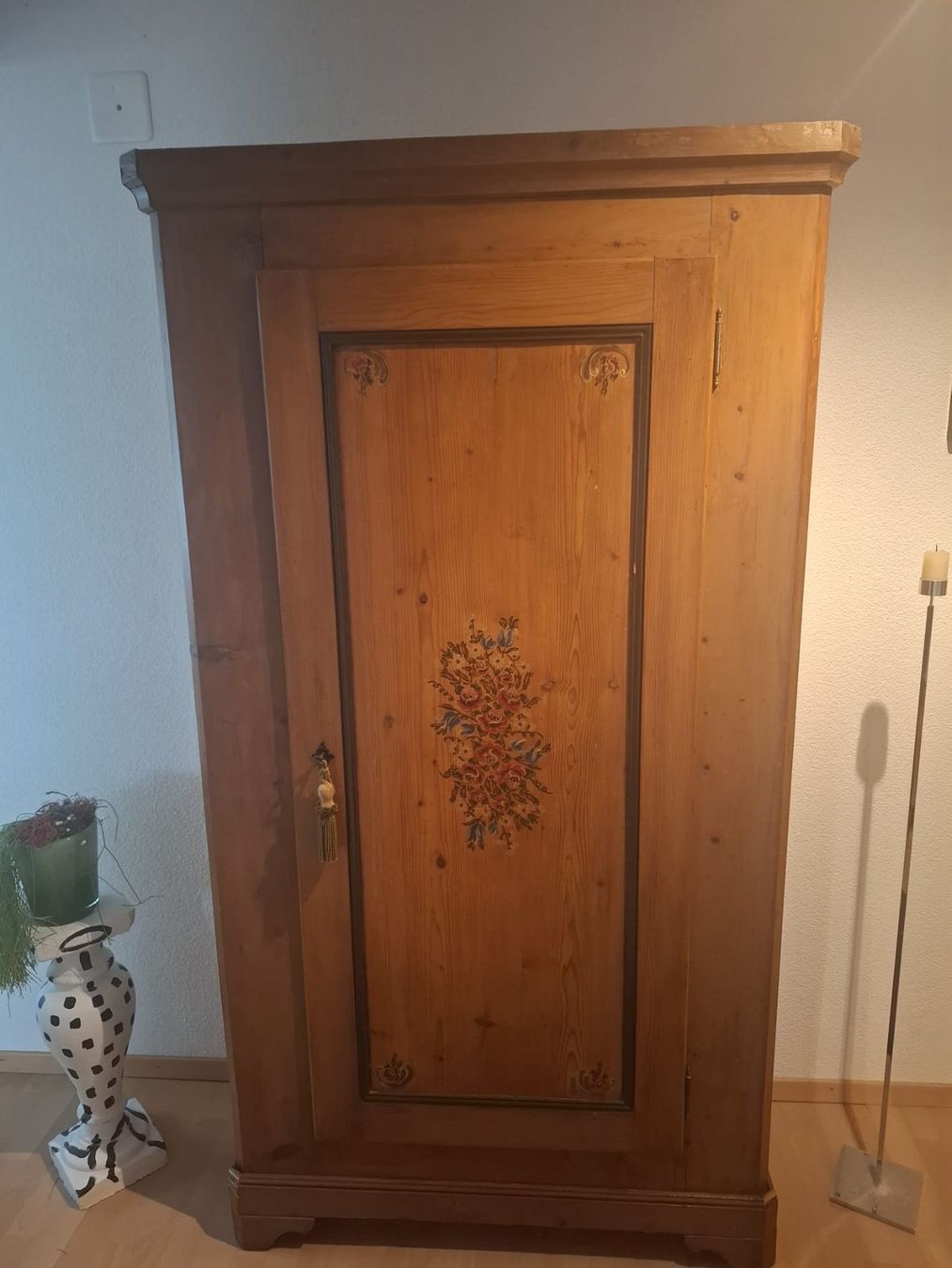 Armadi: Massiver Bauernschrank – Usato da Wilen/Sarnen venduto da juerg-durrer