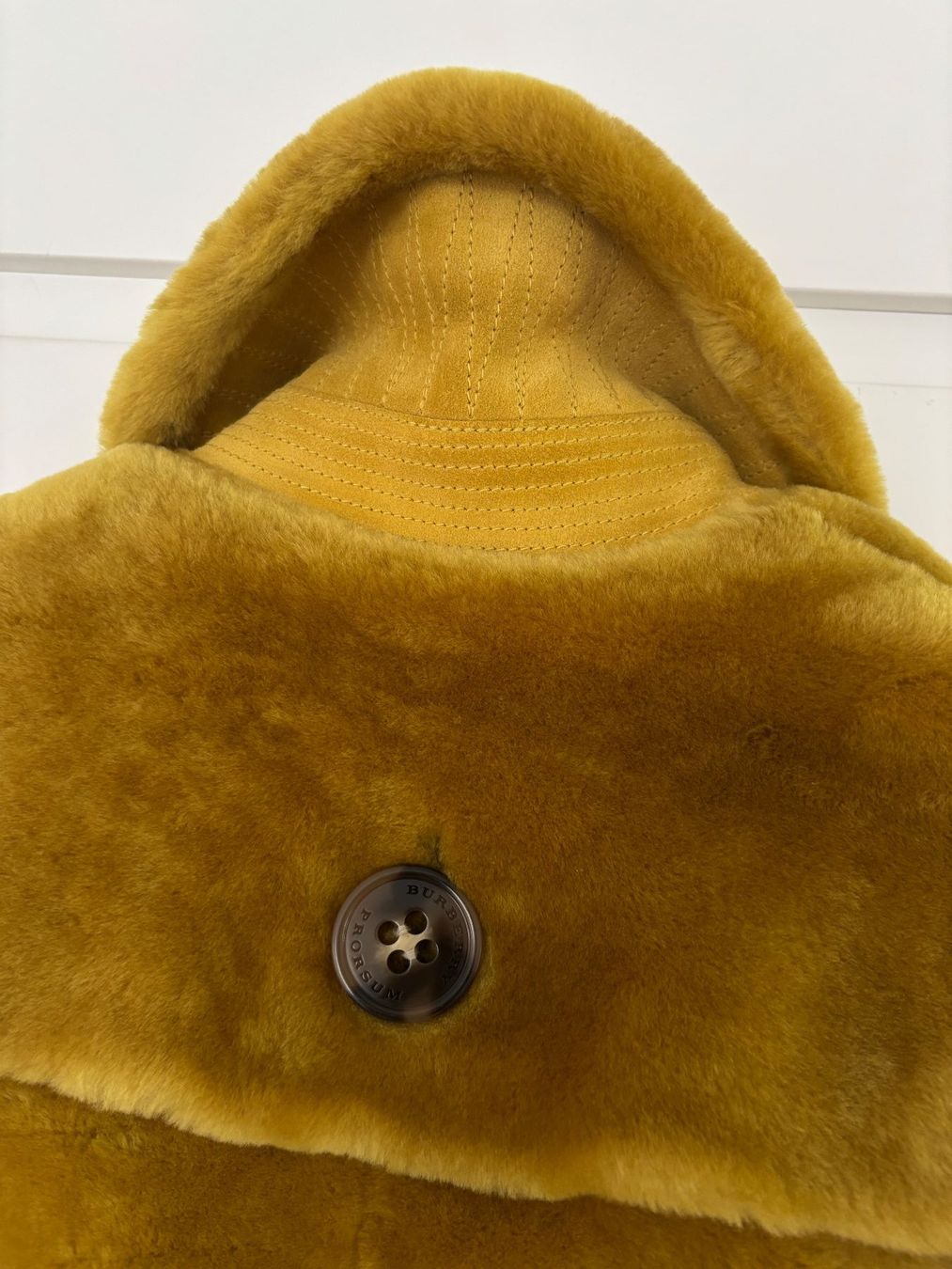 Burberry Cappotti: BURBERRY PRORSUM  Lammfellmantel IT38, 34 – Nuovo (secondo la descrizione) da Herrliberg venduto da mayfi 6