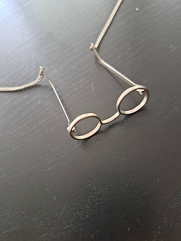 Ketten: Alte Modeschmuck Halskette mit "Brille" Länge: 55 cm – Gebraucht aus Rothrist von sal_k6ss 1