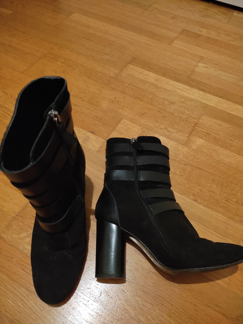 Lotti di vestiti: Schwarze Stiefeletten von Mango, Gr. 37 – Usato da Greifensee venduto da veronikas1984 2