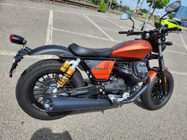 Moto Guzzi V9 Bobber Sport orange neuwertig