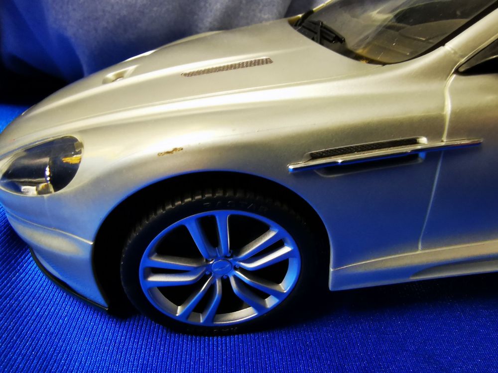 Rastar 1/14 Aston Martin DBS RC Vitrinen-Modell , Unfallfrei (Neu ...