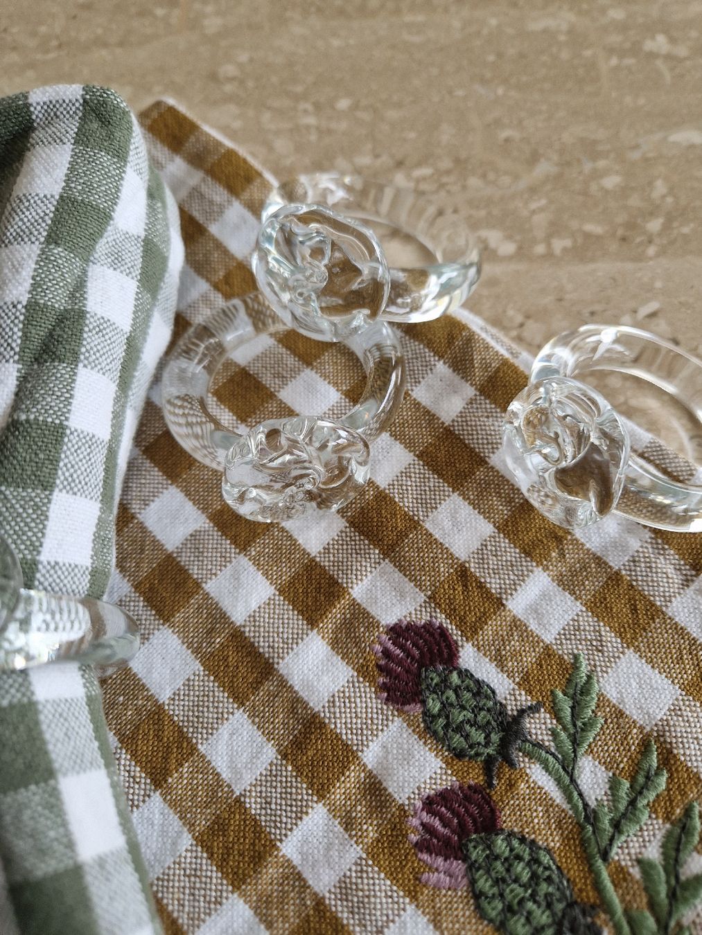 Altro in Decorazioni & Accessori: 6 Serviettenringe aus Glas in Blumenform – Usato da Obfelden venduto da Vintage-to-go 2