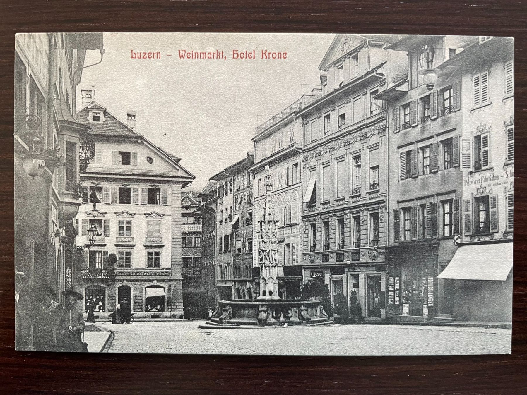 Cartoline postali: LUZERN Hotel Krone, Weinmarkt, Brunnen, 2 Ansichtskarten – Usato da Wald ZH venduto da TLILEF 3