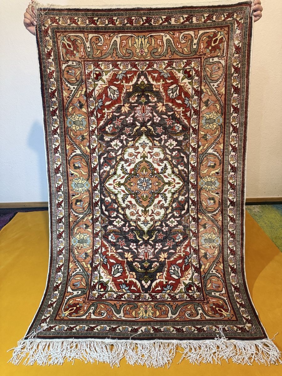 Teppiche: Hereke (Seidenteppich) – Gebraucht aus Chur von Mohammad.miga