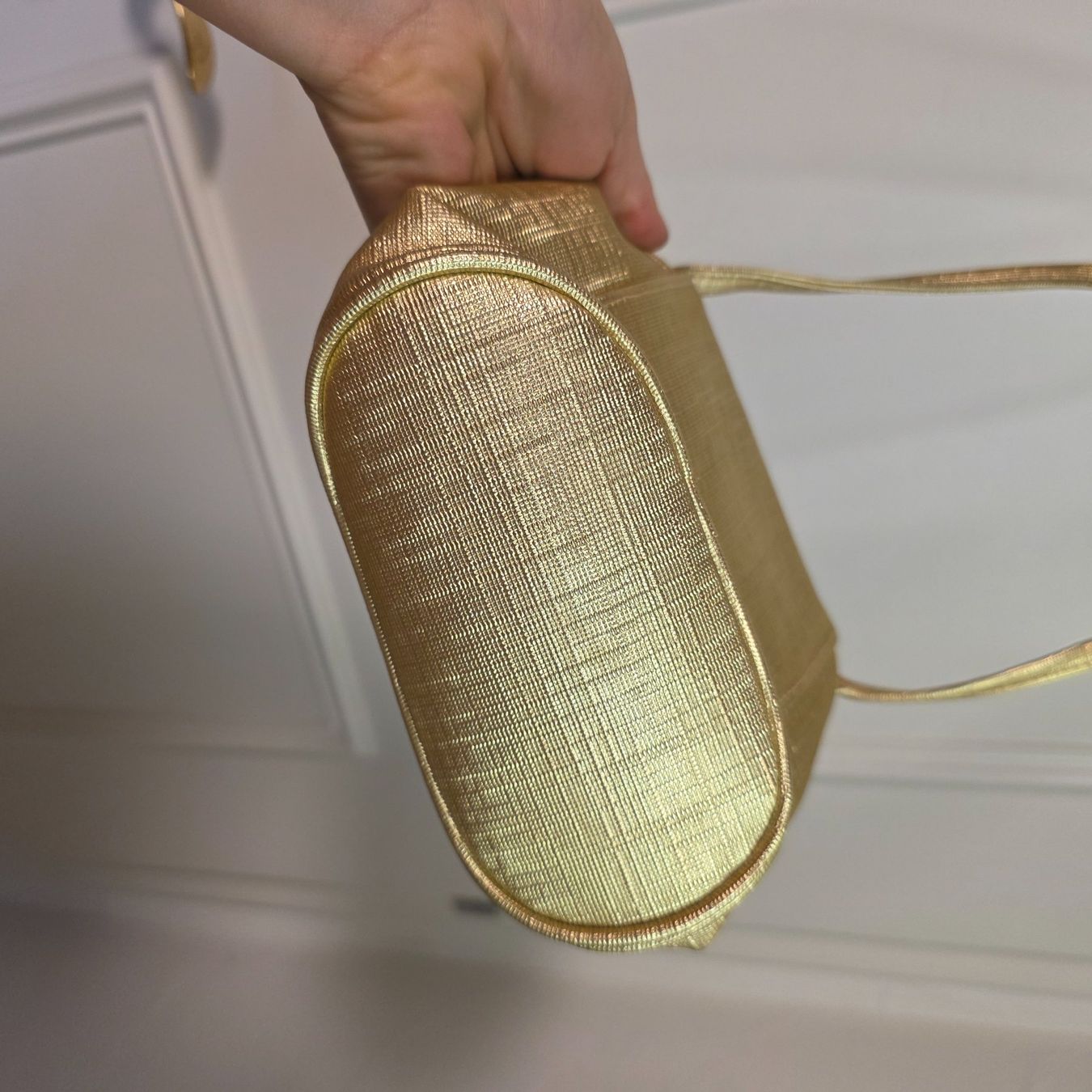 Taschen für Damen: Goldene Umhängetasche  Top Zustand – Gebraucht aus Wald ZH von CapLux 3