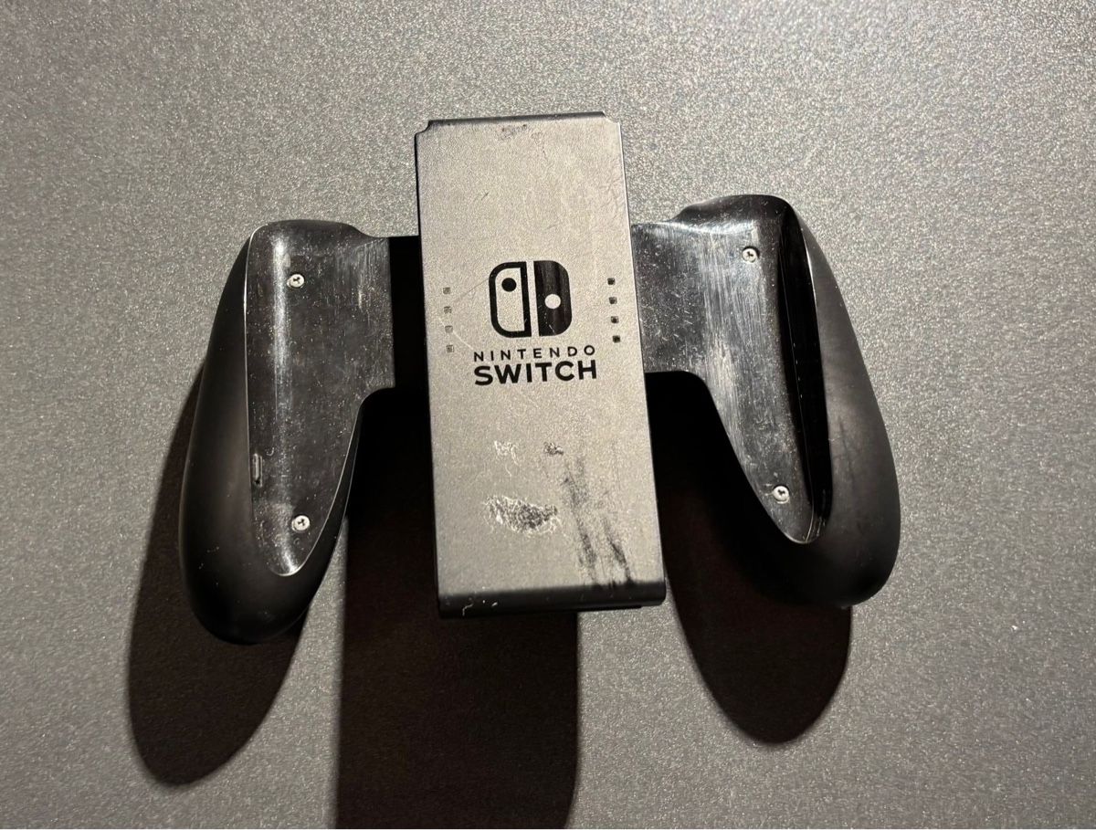 Nintendo Console: Nintendo Switch Konsole mit Zubehör – Nuovo (secondo la descrizione) da Laufen venduto da Gwitterchischte 6