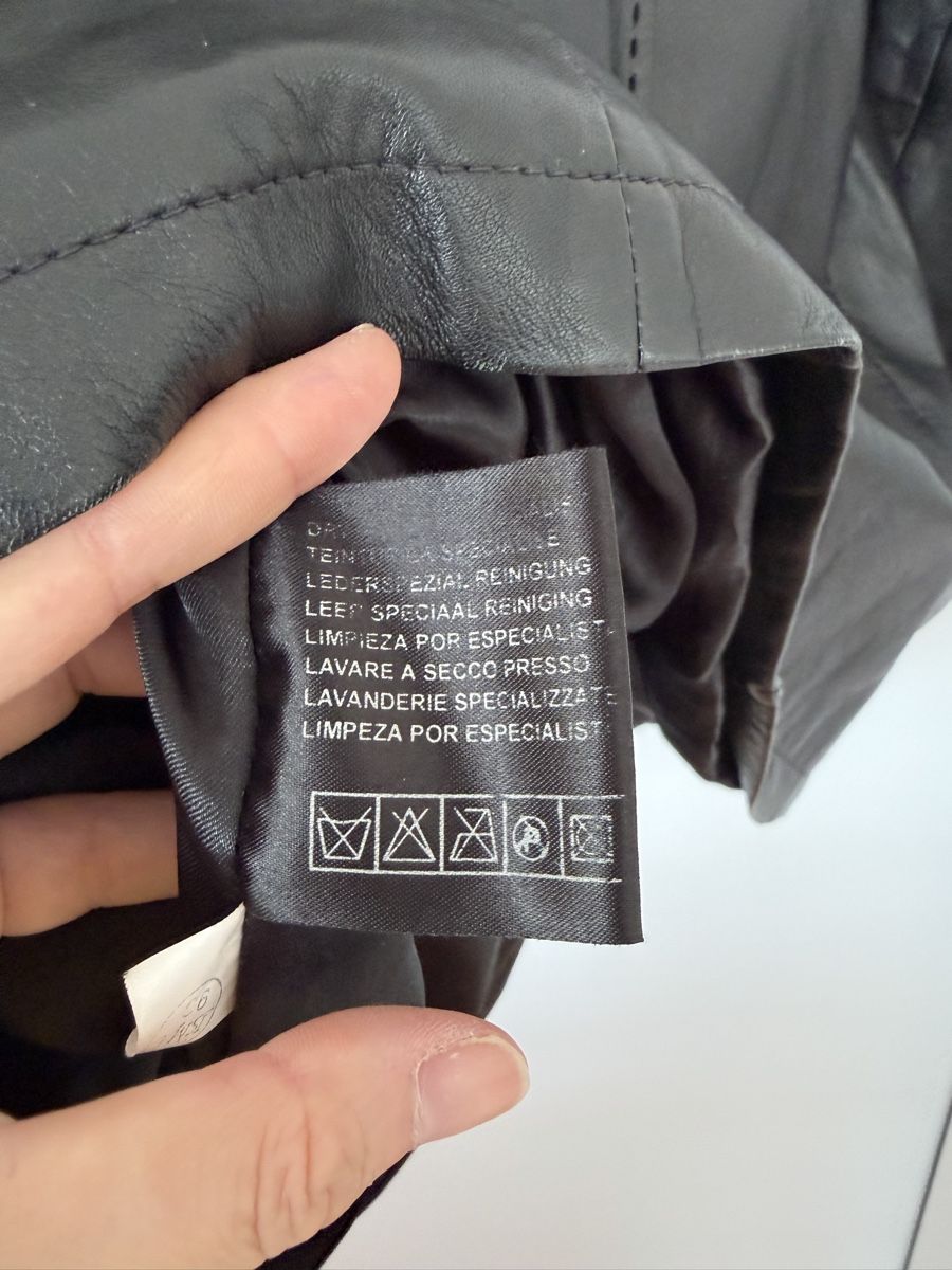 Giacche: Schwarze Lederjacke, M- L, top Zustand – Usato da Zürich venduto da Ambrette9 6