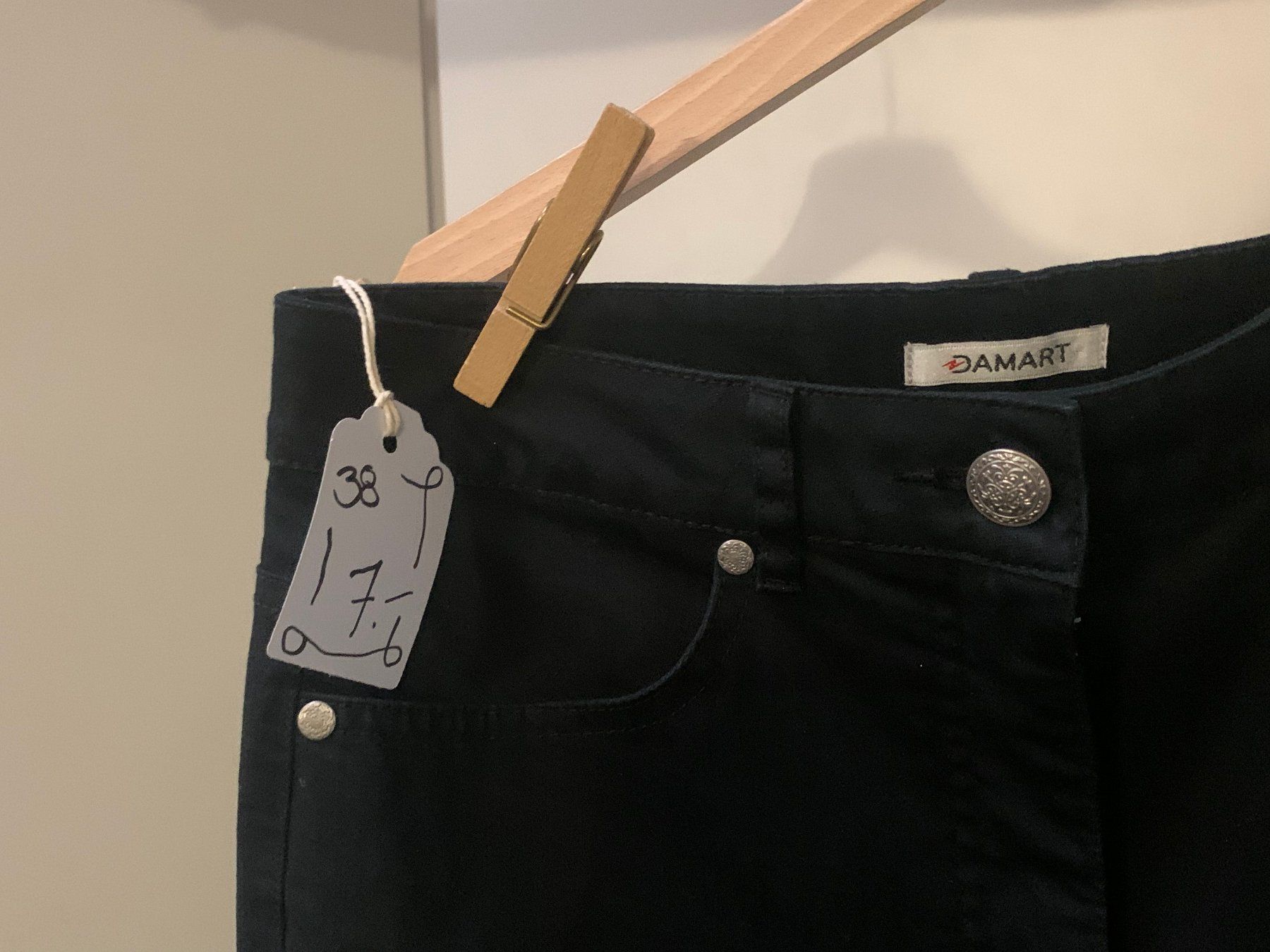 Jeans: Jeans DAMART schwarz, 38 – Usato da St. Gallen venduto da Miousch 2