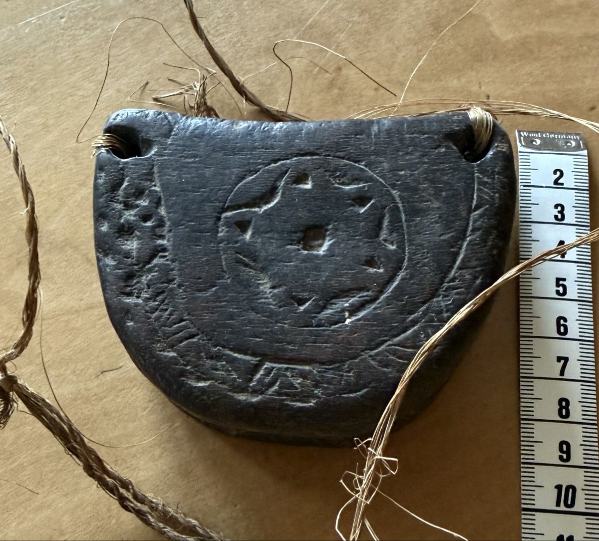 Maschere: Amulette en bois sculpté ethnique – Usato da Les Bayards venduto da aout
