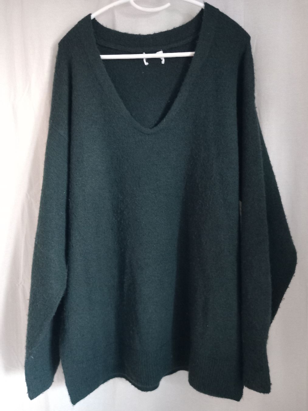 Pullover & Sweatshirts: Pull oversize vert canard foncé à col en V – Gebraucht aus Faoug von per_kp6r
