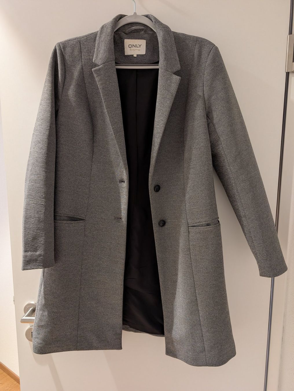 Only Cappotti: ONLY grauer Mantel Gr. L – Usato da Schönenwerd venduto da sal_75dx