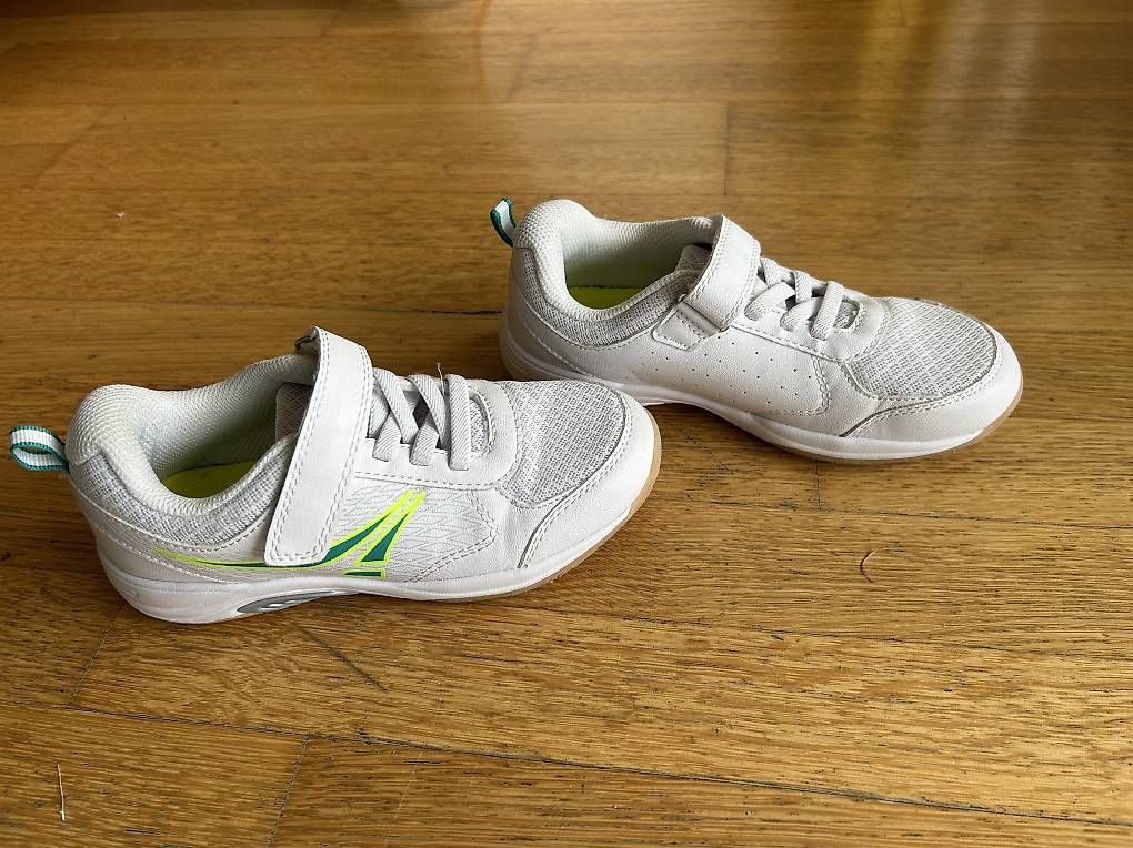 Chaussures garçon: Hallenschuhe Gr.33 – D'occasion à Luzern par sarafina2 3