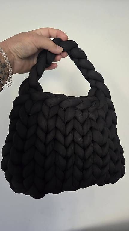 Taschen für Damen: Chunky Bag Black – Gebraucht aus Coldrerio von pat_c8dj