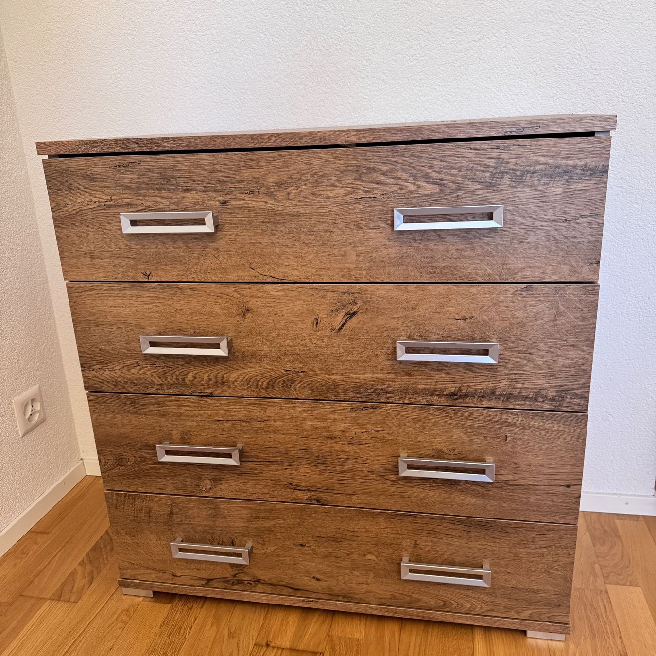Commodes: Kommode mit 4 Schubladen – D'occasion à Biel/Bienne par farzaneh.pashaei 2