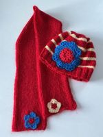 Mütze und Schal Set rot gestreift mit Blumen gebraucht
