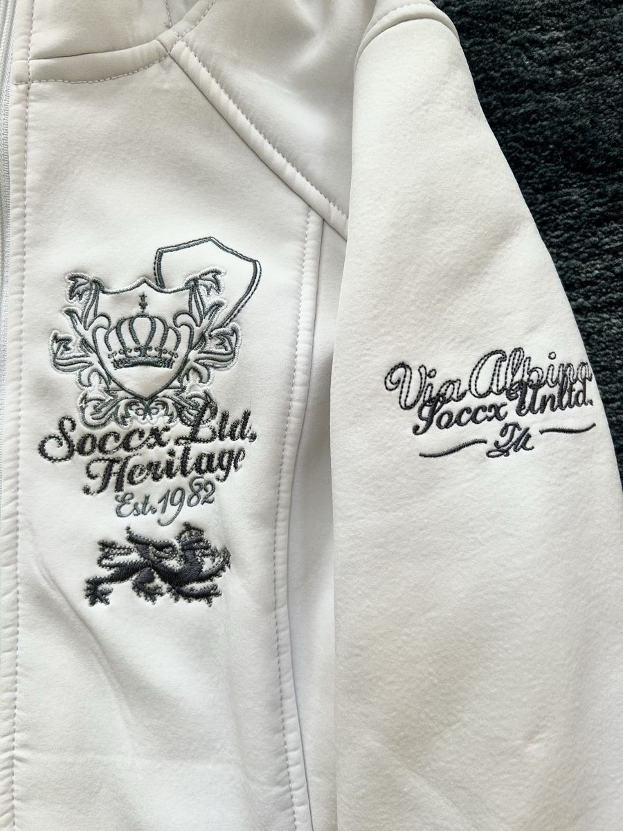 Soccx Jacken: Soccx Softshell Jacke  – Gebraucht aus Forch von Zwilling