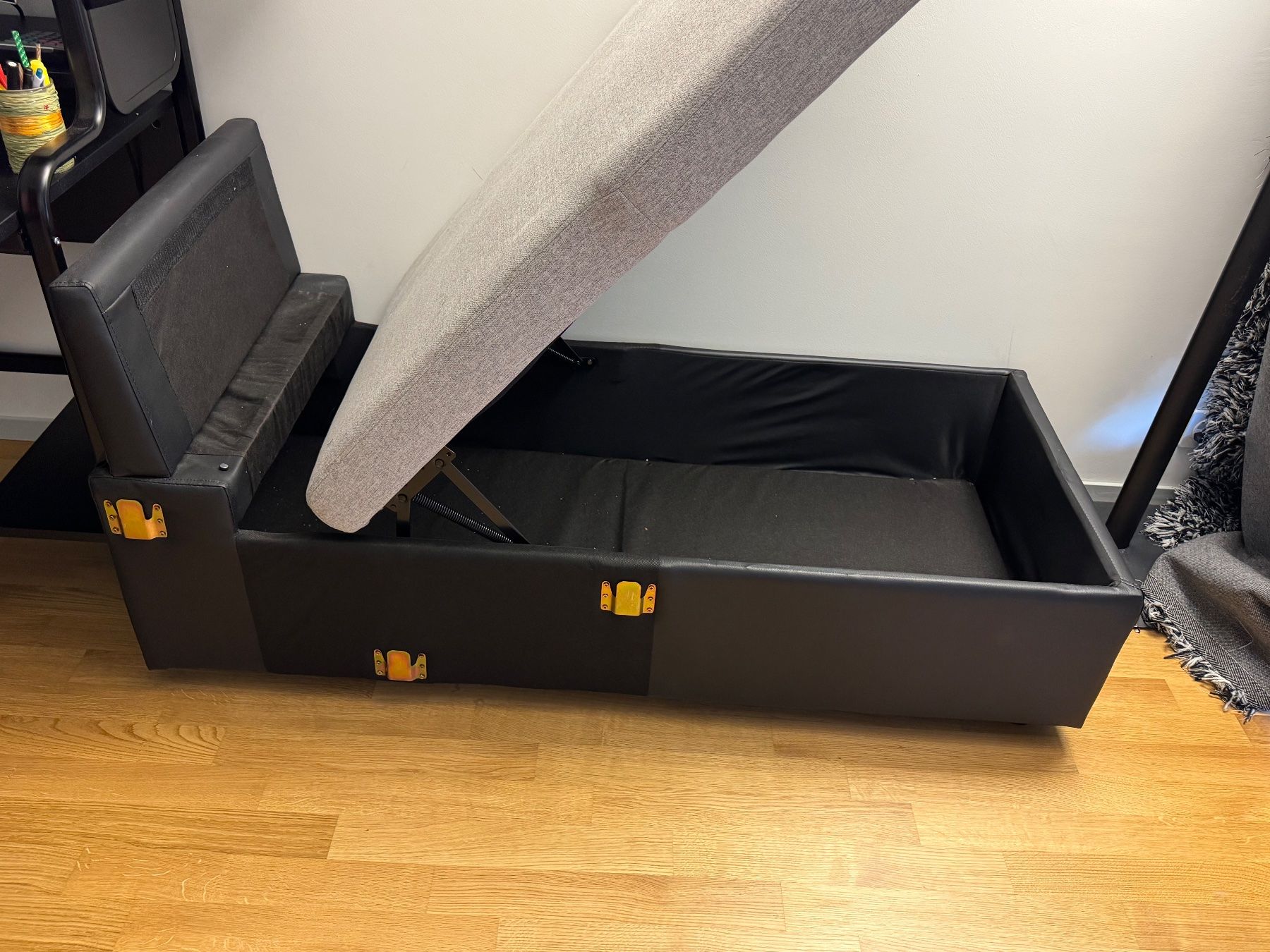 Divani: Recamiere / Ottomane vom GAZUR Ecksofa mit Bettkasten – Usato da Turbenthal venduto da Ray_men 2