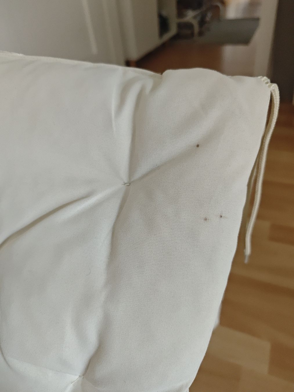 Ikea Kissen: 4 Stk. Stuhlkissen beige/grau – Gebraucht aus Dübendorf von RedGreenBlue 2