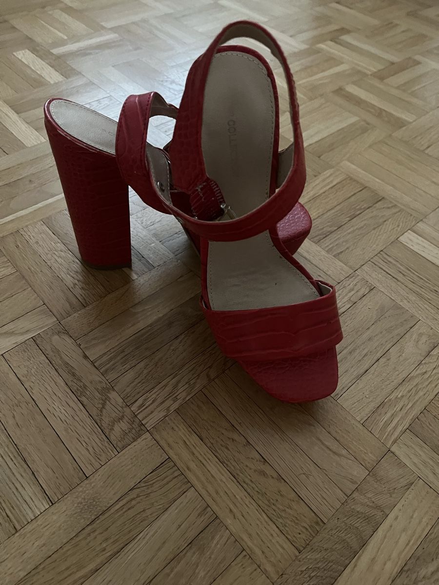 Scarpe da donna: Sandales à talon – Usato da La Tour-de-Peilz venduto da oli_fgh6