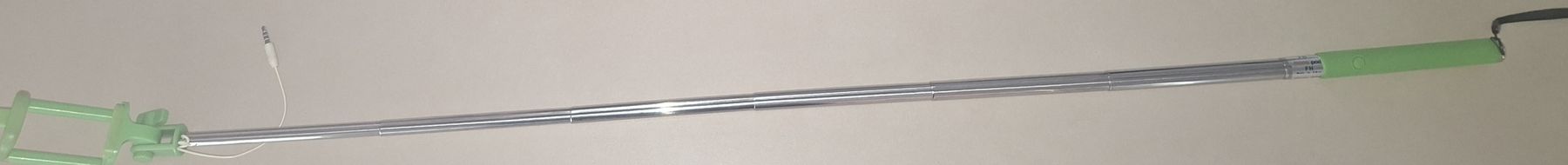 Staffe: Selfiestick mit Klinkenanschluss – Usato da Ballwil venduto da Don-steve