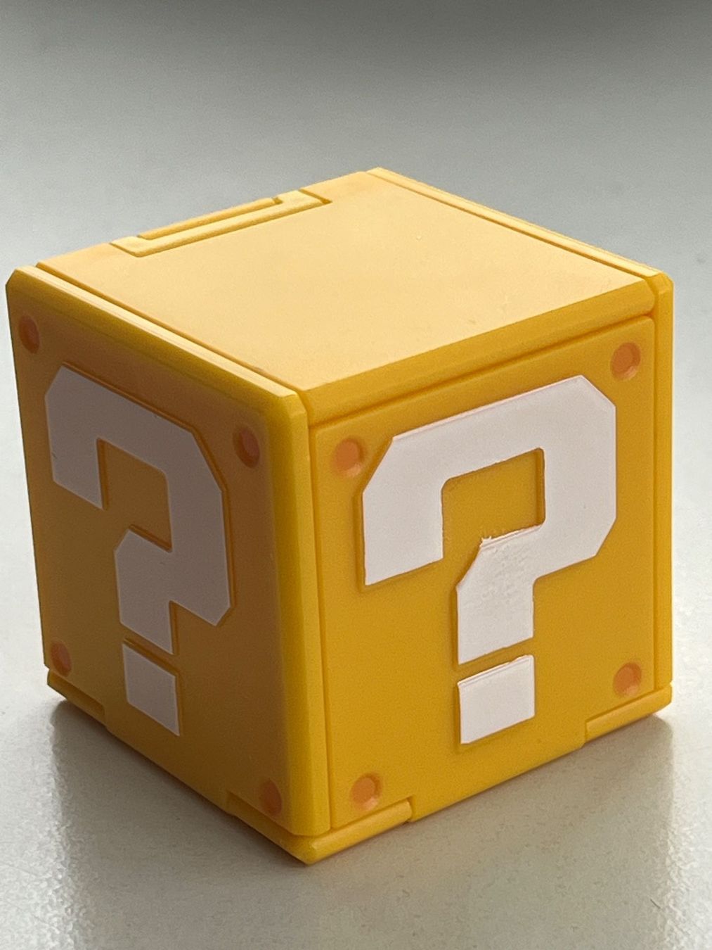 Nintendo Statuette: Super Mario Toad Figur mit Mystery-Box, Nintendo – Usato da Winterthur venduto da Wusa01 2