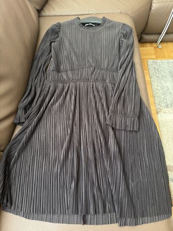 Schwarzes Zara Kleid, Grösse M, Frühling Look, Neuwertig!