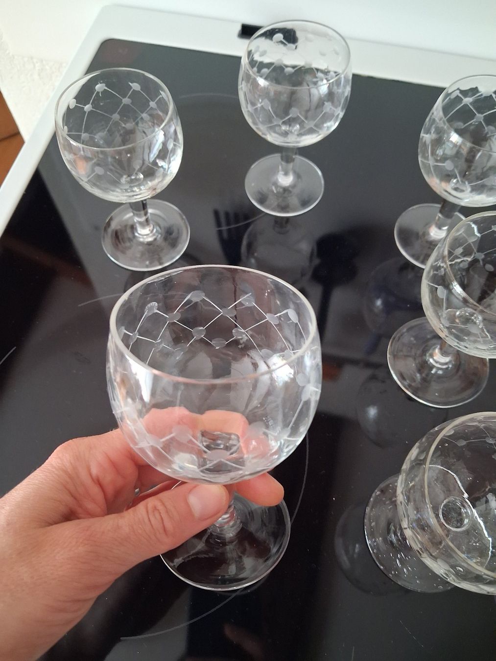 Bicchieri: 6er Set Weingläser mit Schliffmuster, feine Wein-Kelche – Nuovo (secondo la descrizione) da Wald ZH venduto da e8e 8