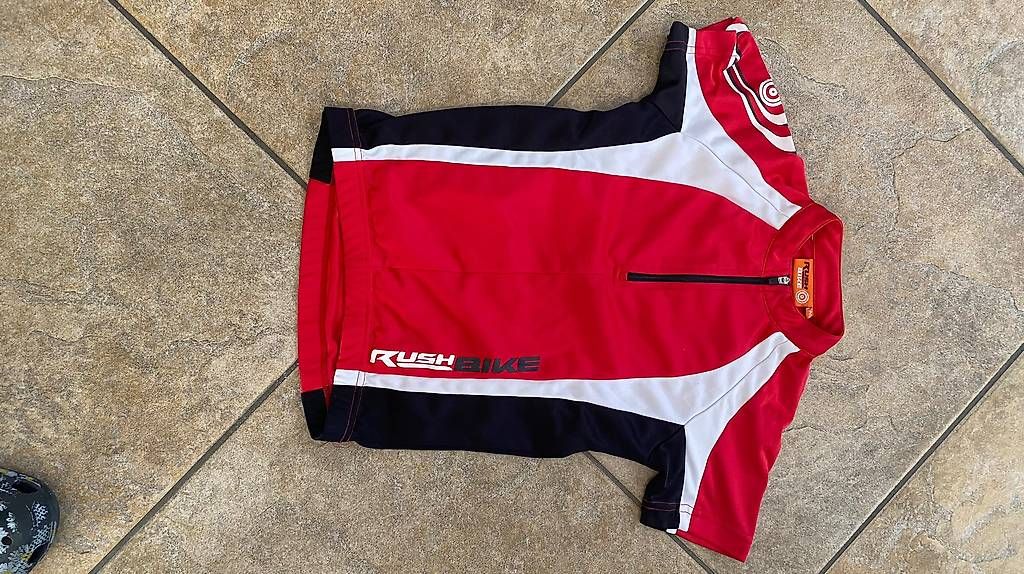 Kleiderpakete: Completo da bici estivo – Gebraucht aus Verscio von nat_928w 1