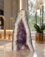 Amethyst Geode Dekoration mit schöner Kristallbildung