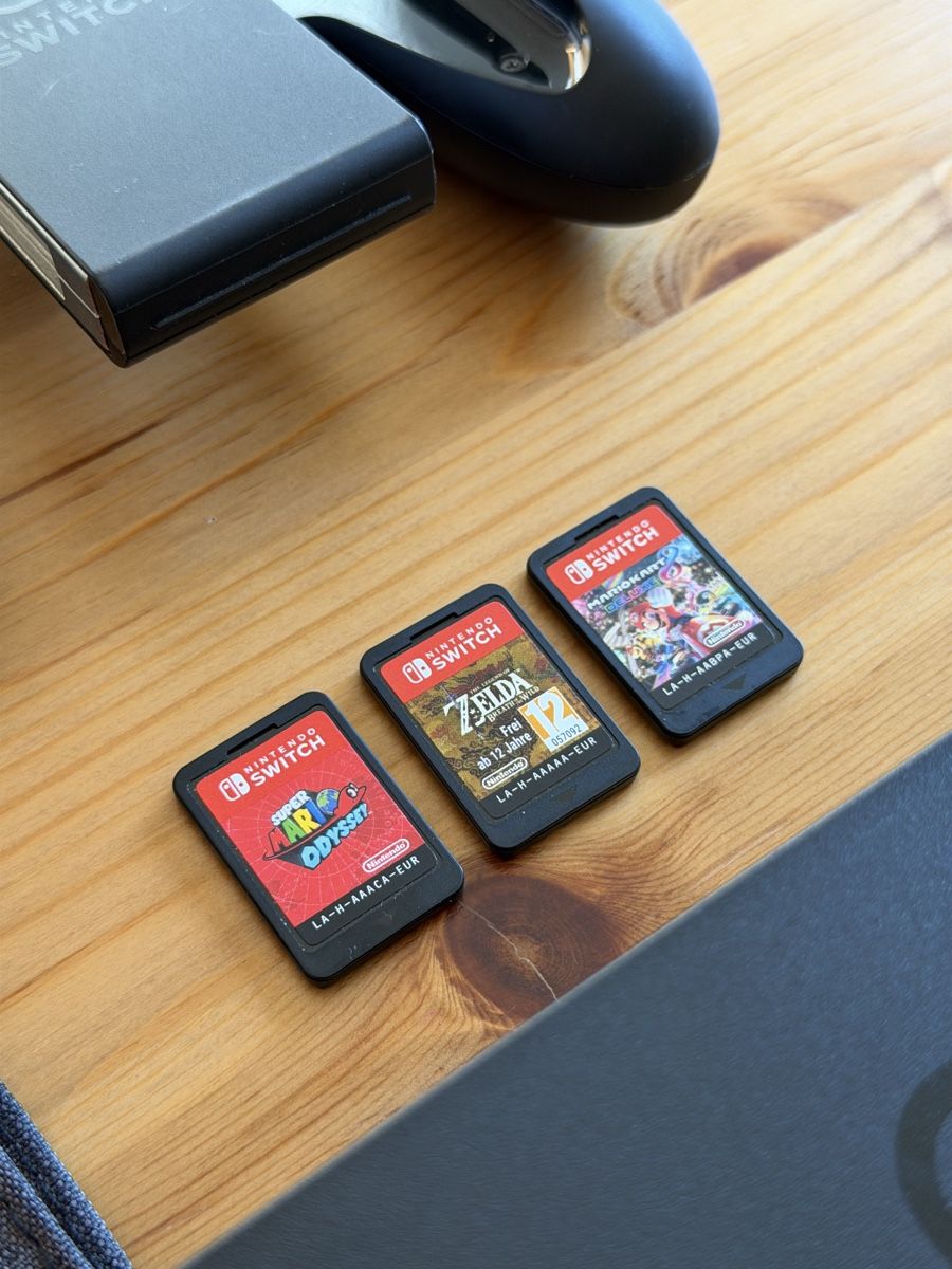 Nintendo Console: Nintendo Switch V1 Console – Complete Set + 3 Games + Case – Usato da Zürich venduto da idbronskiy 1