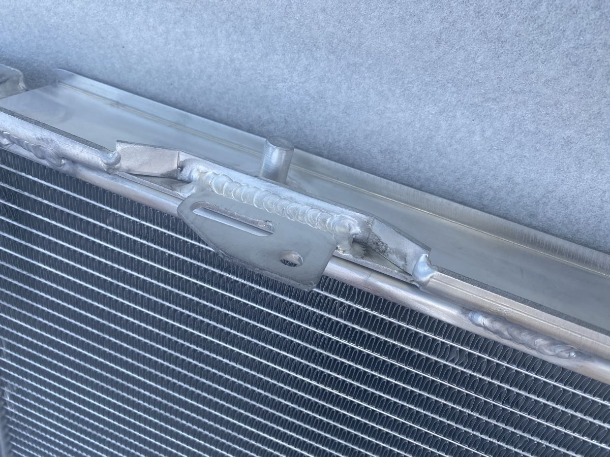 Mercedes-Benz Tutti pezzi di ricambio auto: Mercedes 190 E Aluminium Kühler Neu – Nuovo (secondo la descrizione) da St. Gallen venduto da Austin-1974 2