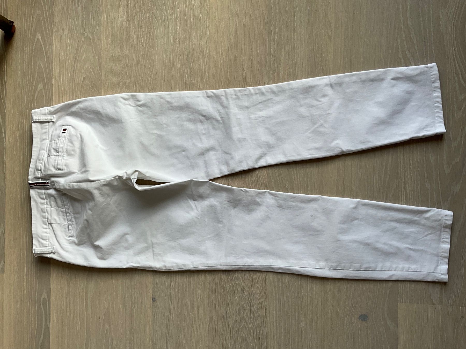 Pantaloni: Pantalon Tommy Hilfiger blanc – Usato da Meinier venduto da Izabelaanna 3
