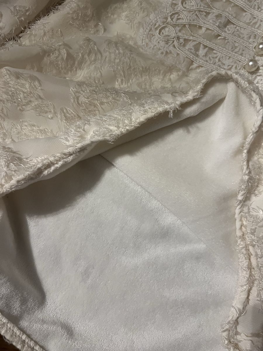 Maglioni & Felpe: Damen Bluse weiss mit Perlen und Spitze  – Usato da Zürich venduto da R1908 3